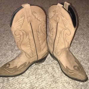 100% GENUINE LEATHER BOOTS SIZE 7